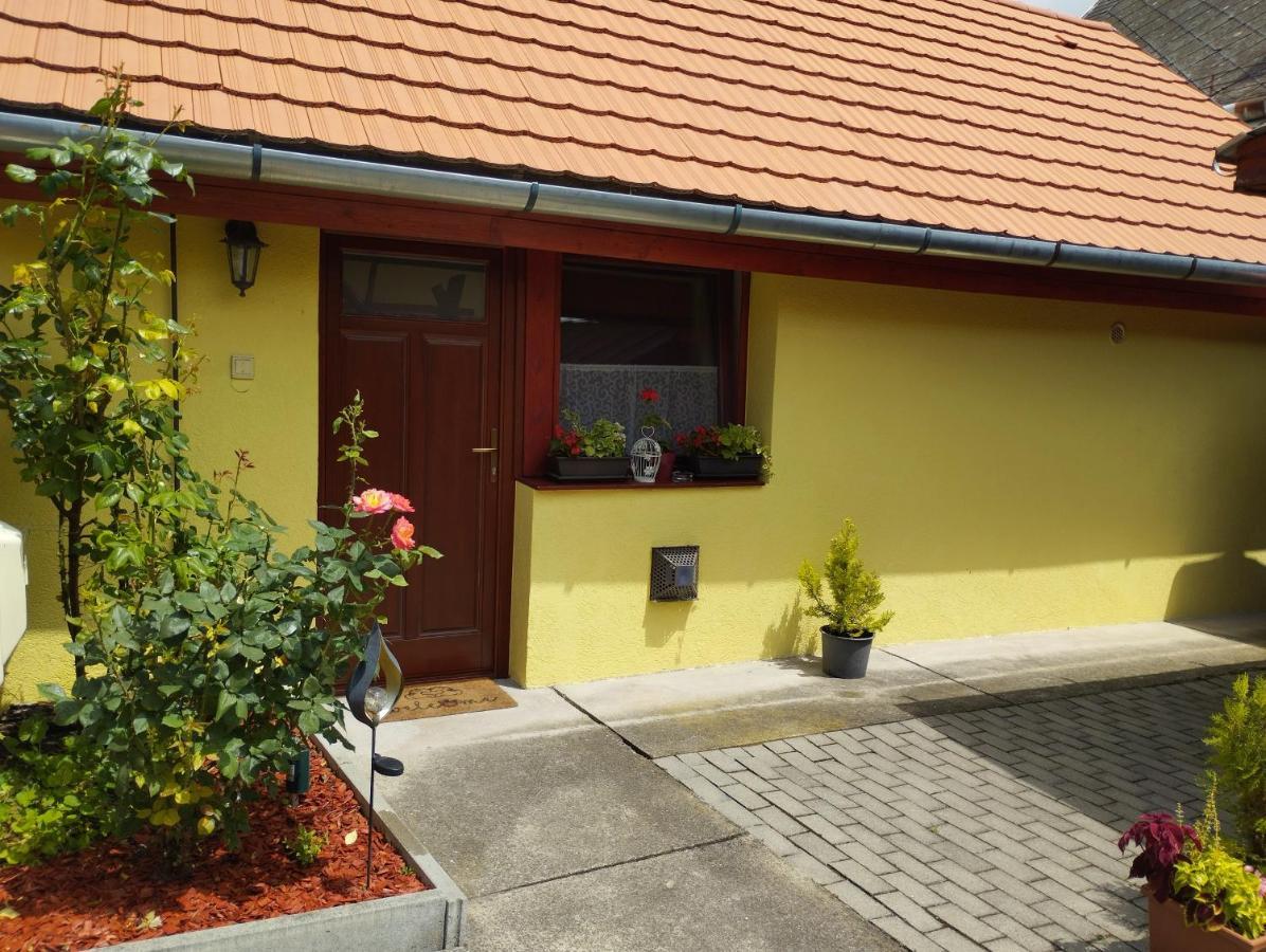 Kis Apartmanhaz Balatonfured Ngoại thất bức ảnh